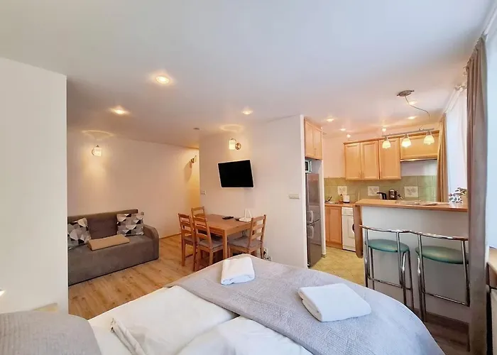 Everysky - 1 Go Maja 35a-35b アパート シクラルスカ・ポレンバ